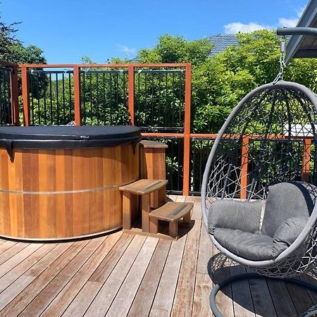 Soak In Cedar Tub, Stroll To Havelock Village Havelock North Exterior photo